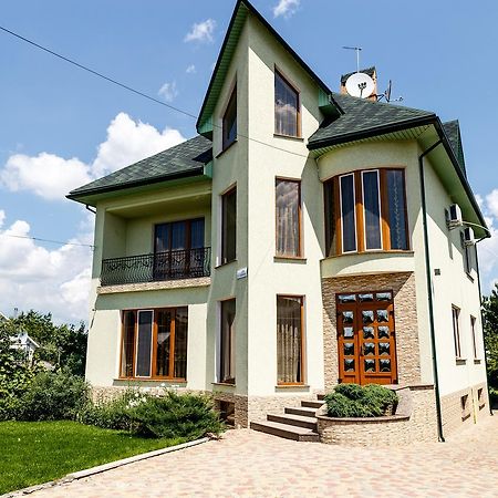 Sweet Home Hostel / Guest House Chernivtsi Exterior foto