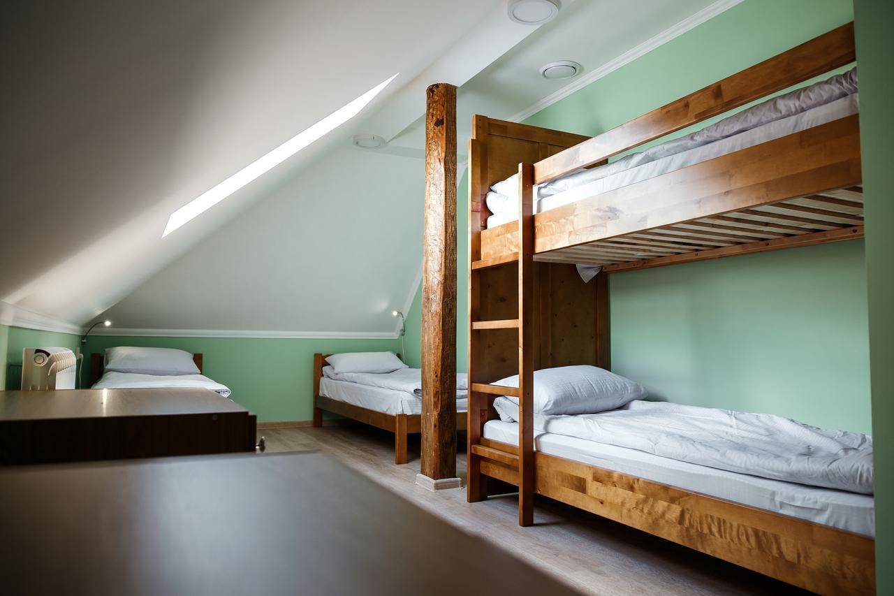Sweet Home Hostel / Guest House Chernivtsi Exterior foto