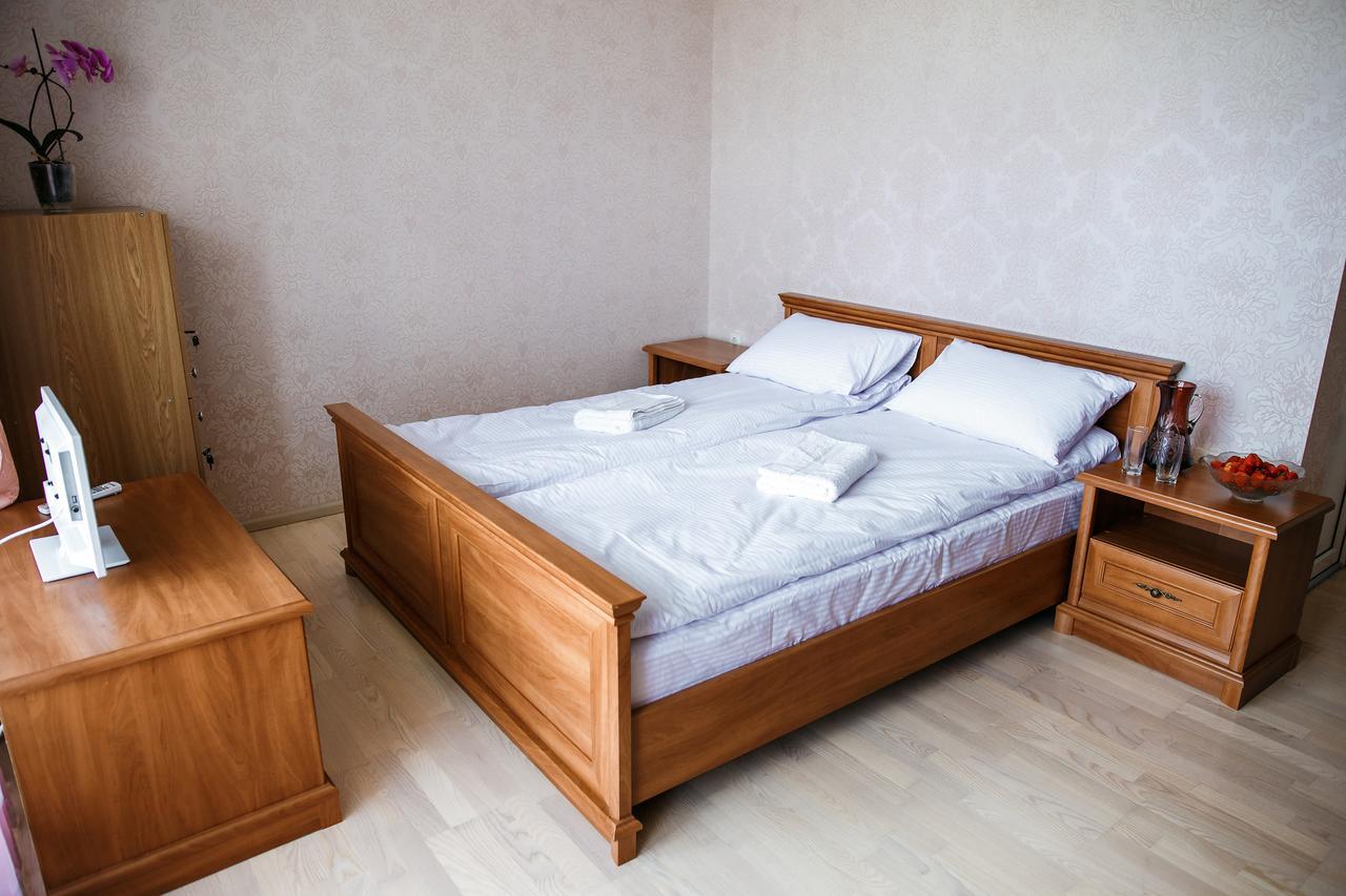 Sweet Home Hostel / Guest House Chernivtsi Exterior foto
