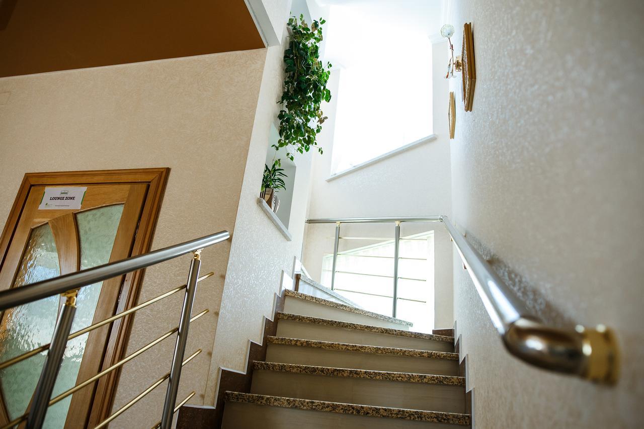 Sweet Home Hostel / Guest House Chernivtsi Exterior foto