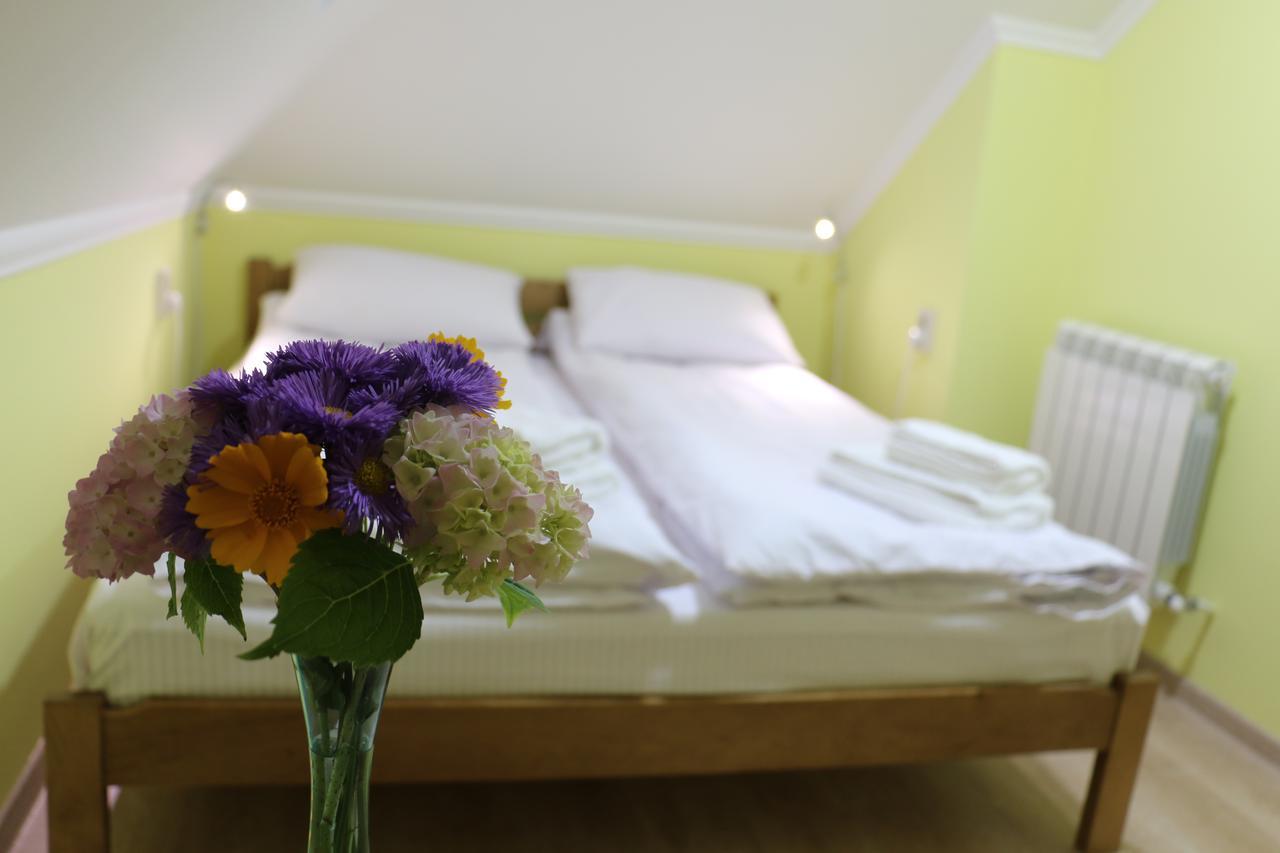 Sweet Home Hostel / Guest House Chernivtsi Exterior foto
