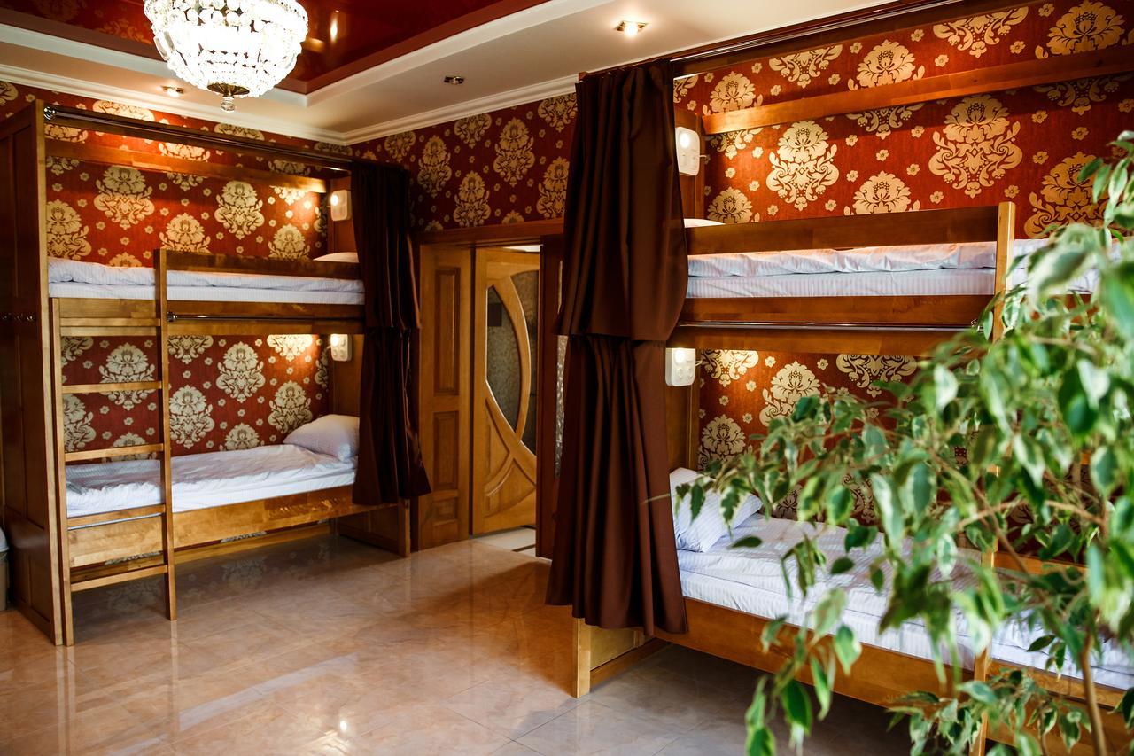 Sweet Home Hostel / Guest House Chernivtsi Exterior foto