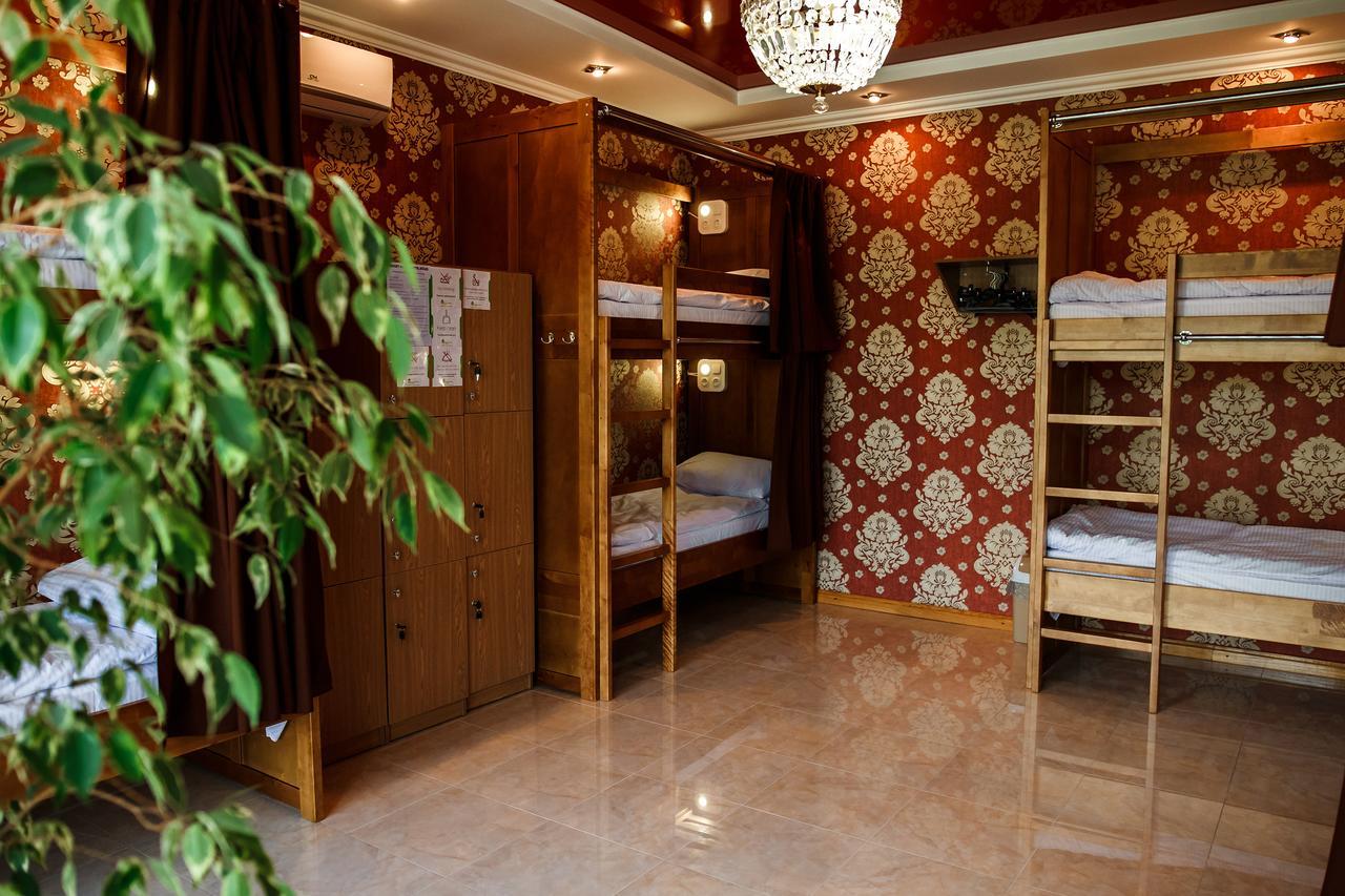Sweet Home Hostel / Guest House Chernivtsi Exterior foto