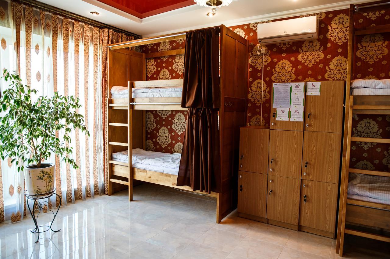 Sweet Home Hostel / Guest House Chernivtsi Exterior foto