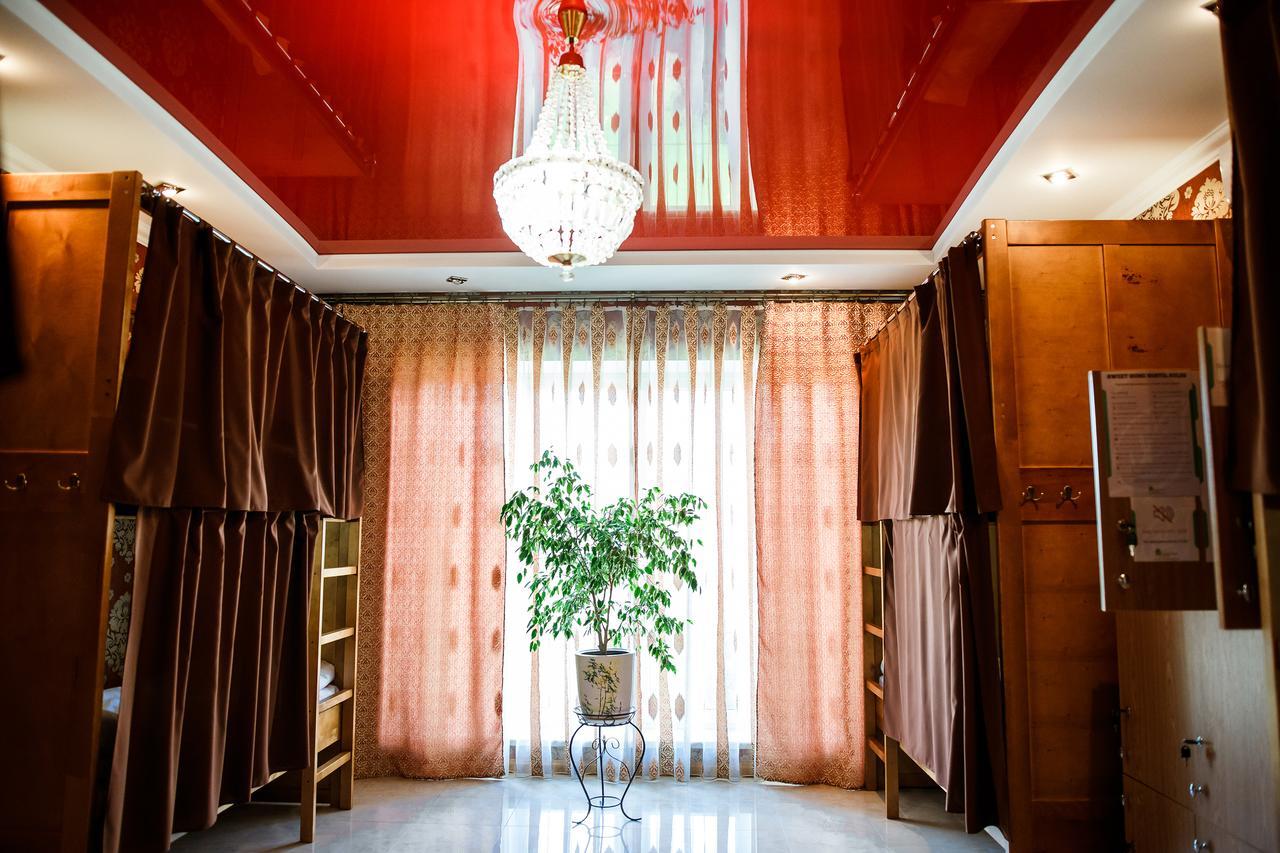 Sweet Home Hostel / Guest House Chernivtsi Exterior foto