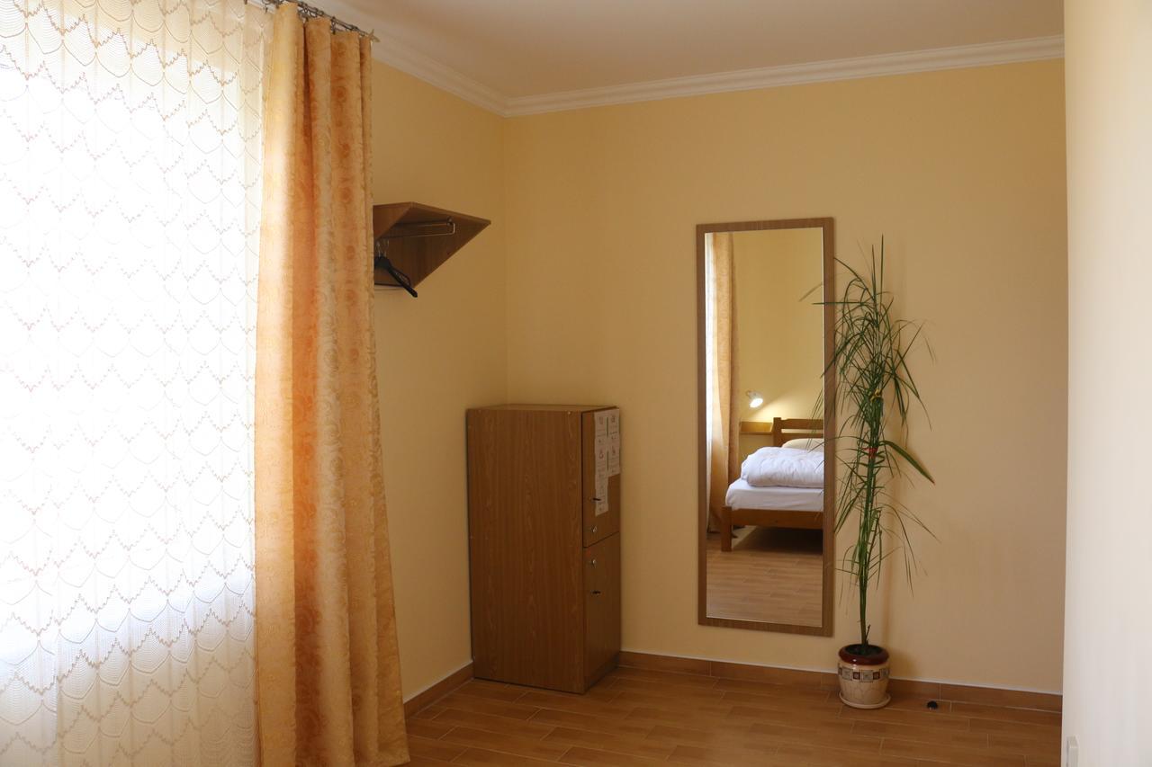 Sweet Home Hostel / Guest House Chernivtsi Exterior foto