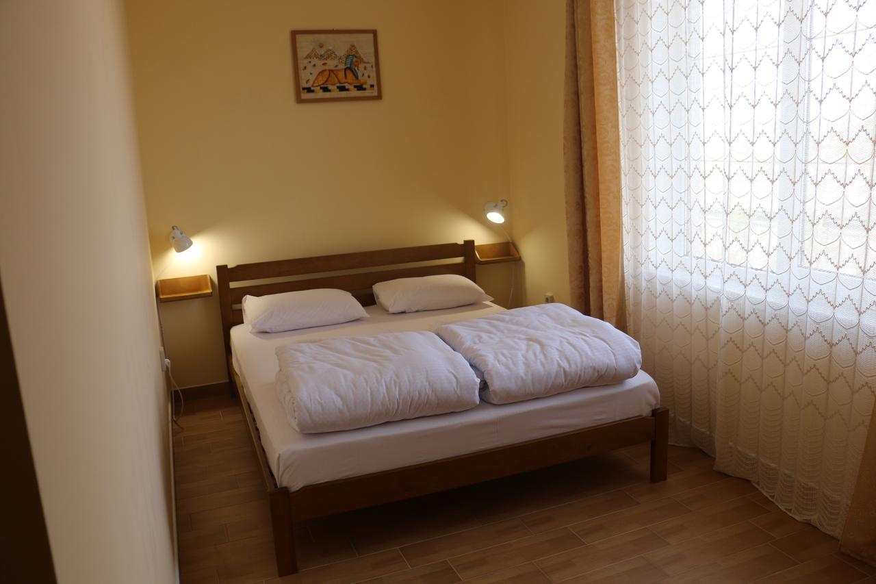 Sweet Home Hostel / Guest House Chernivtsi Exterior foto
