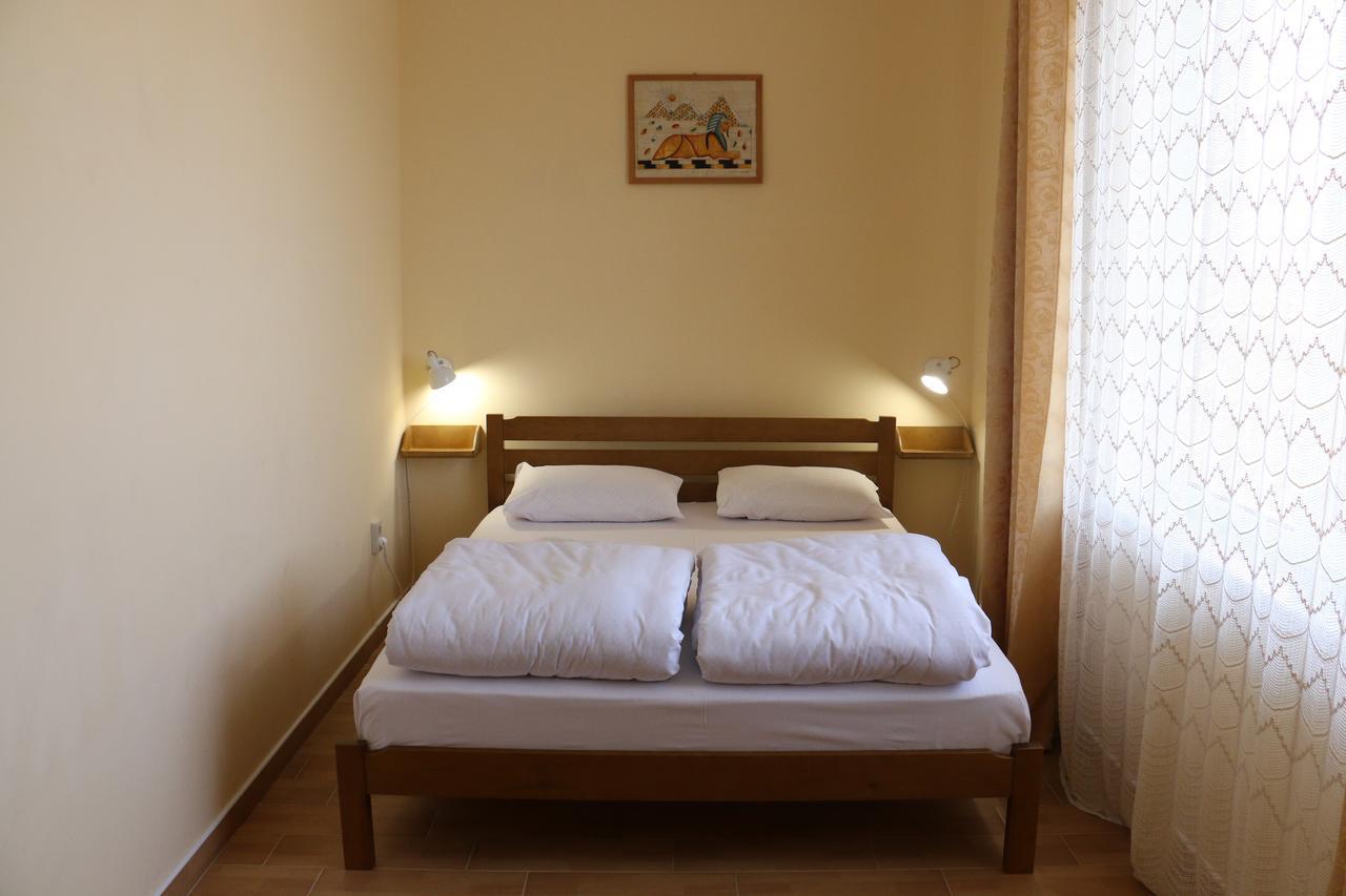 Sweet Home Hostel / Guest House Chernivtsi Exterior foto